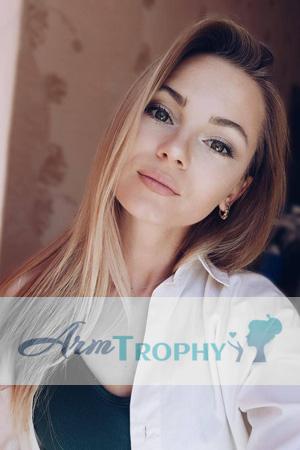 206071 - Alina Age: 29 - Russia