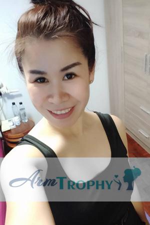 212573 - Apinya Age: 48 - Thailand