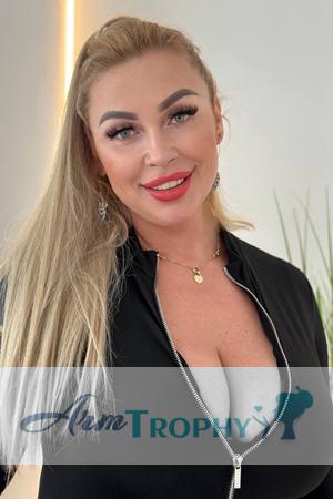 223104 - Viktoriia Age: 41 - Ukraine