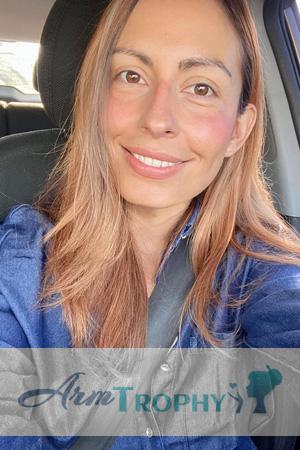 225607 - Laura Age: 37 - Costa Rica