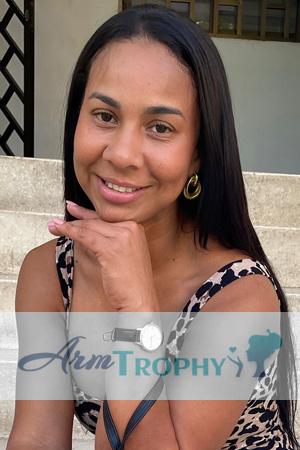 225778 - Yuleines Age: 38 - Colombia