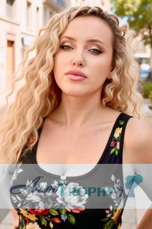 226068 - Snezhana Age: 44 - Ukraine