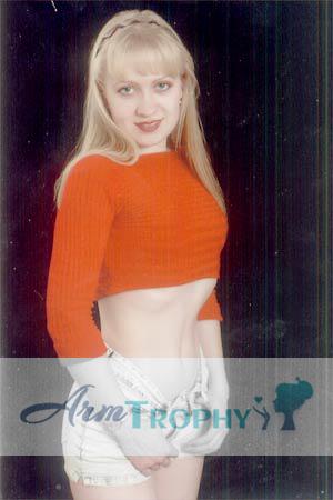 52460 - Lara Age: 31 - Russia