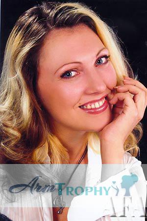 54704 - Elena Age: 32 - Ukraine