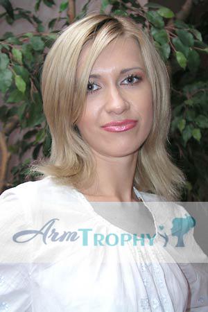 68817 - Elena Age: 27 - Ukraine