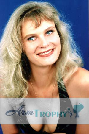 71041 - Elena Age: 34 - Russia