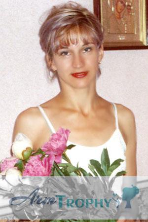 72192 - Svetlana Age: 35 - Russia