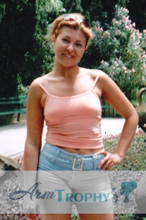 73073 - Irina Age: 34 - Russia